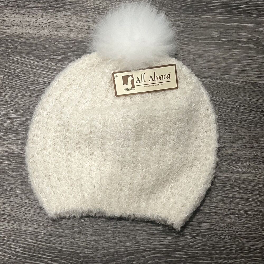 All Alpaca Peruvian Alpaca Bouclé Pom Pom Beanie Ivory Hueso NWT Made in Peru